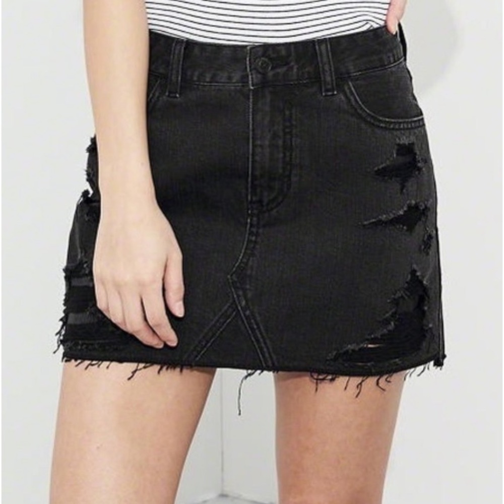 Hollister women’s Skirt Black Distressed mini skirt size 7 Hot High Rise NWT